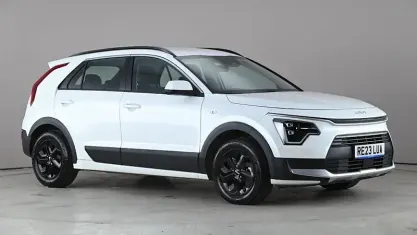 Begagnad Kia Niro 141 HK (103 kW) 2023 Vit SUV