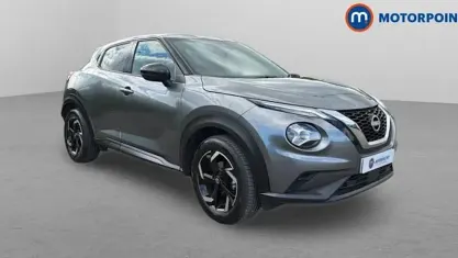 Usado Nissan Juke N-Connecta 114 HP (83 kW) 2023 Cinzento SUV