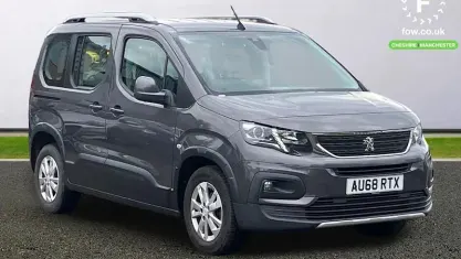 Usado Peugeot Rifter Allure 102 HP (75 kW) 2023 Monovolume
