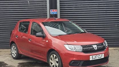 Używany Dacia Sandero Ambiance 90 KM (66 kW) 2017 Czerwony Hatchback