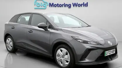 Begagnad MG MG4 EV SE 319 kW (435 HK) 2023 Halvkombi