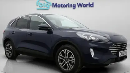 Usado Ford Kuga Titanium 150 HP (110 kW) 2023 Azul SUV