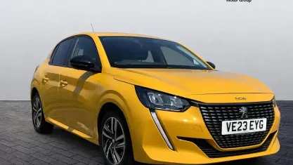 Used Peugeot 208 Active+ 101 HP (74 kW) 2023 Yellow Hatchback