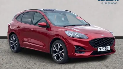 Usado Ford Kuga ST-Line X 150 HP (110 kW) 2023 Vermelho SUV