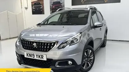Usado Peugeot 2008 Allure 83 HP (61 kW) 2019 Cinzento SUV