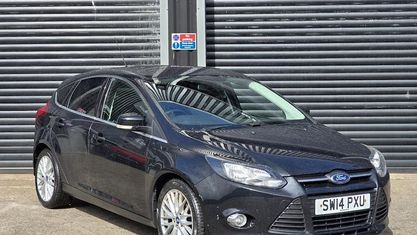 Usado Ford Focus Zetec 125 CV (91 kW) 2013 Negro Utilitario