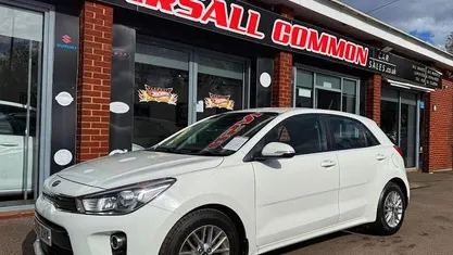 Used Kia Rio 77 HP (56 kW) 2017 White Hatchback