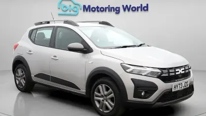 Begagnad Dacia Sandero Expression 91 HK (66 kW) 2023 Grå Halvkombi