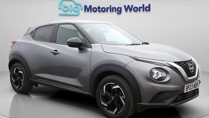 Usado Nissan Juke N-Connecta 114 HP (83 kW) 2023 Cinzento SUV