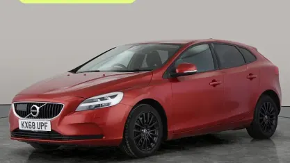 Used Volvo V40 Momentum 122 HP (89 kW) 2018 Red Hatchback