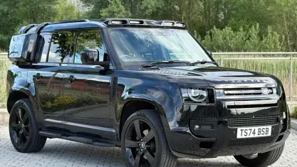 Used Land Rover Defender HSE Dynamic 249 HP (183 kW) 2025 Black SUV