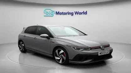 Second-hand VW Golf VIII GTI Clubsport 300 CP (220 kW) 2023 Gri Hatchback