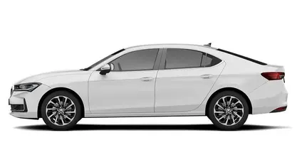 Pure white Used 2025 Skoda Superb SE Technology Hatchback | £24,732 (Fair price)