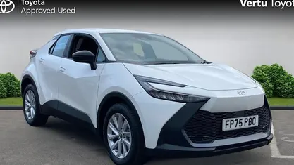 Used Toyota C-HR 140 HP (102 kW) 2025 White SUV
