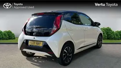 Gebraucht Toyota Aygo Trend 72 PS (52 kW) 2021 Weiß Kleinwagen