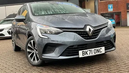 Used Renault Clio V Iconic 90 HP (66 kW) 2022 Hatchback