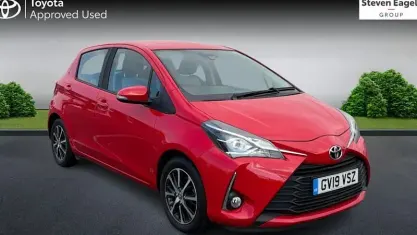 Used Toyota Yaris 111 HP (81 kW) 2019 Red Hatchback