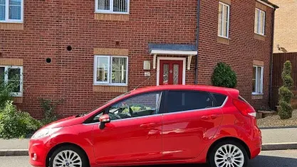 Used Ford Fiesta Zetec 97 HP (71 kW) 2010 Red Hatchback