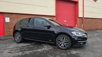 Usado VW Golf VII SE 116 HP (85 kW) 2018 Preto Citadino