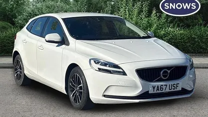 Used Volvo V40 Momentum 122 HP (89 kW) 2018 White Hatchback