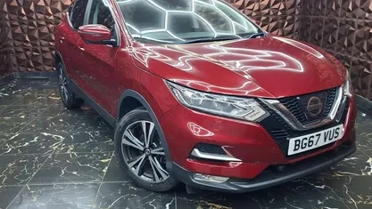 Used Nissan Qashqai N-Connecta 110 HP (80 kW) 2017 Red SUV