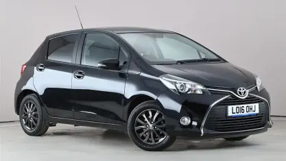 Używany Toyota Yaris 99 KM (72 kW) 2016 Czarny Hatchback