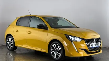 Used Peugeot 208 Allure+ 102 HP (75 kW) 2023 Yellow Hatchback