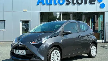 Used Toyota Aygo X-play 72 HP (52 kW) 2021 Hatchback