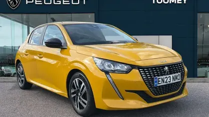 Used Peugeot 208 Active+ 75 HP (55 kW) 2023 Yellow Hatchback