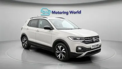 Usado VW T-Cross Black Edition 110 HP (80 kW) 2023 Cinzento SUV