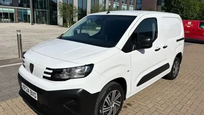 Begagnad Peugeot Partner 102 HK (75 kW) 2025 Minibuss