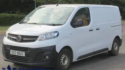 Used Vauxhall Vivaro S 120 HP (88 kW) 2022 White MPV