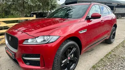 Używany Jaguar F-Pace R-Sport 179 KM (131 kW) 2016 Czerwony SUV