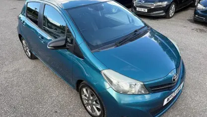 Used Toyota Yaris SR 101 HP (74 kW) 2013 Hatchback