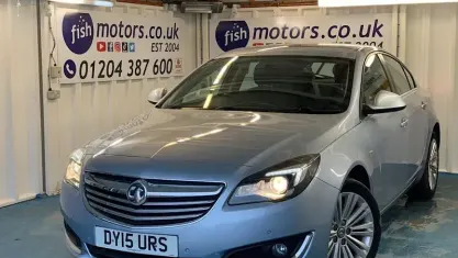 Używany Vauxhall Insignia Design Edition 140 KM (102 kW) 2015 Srebrny Hatchback