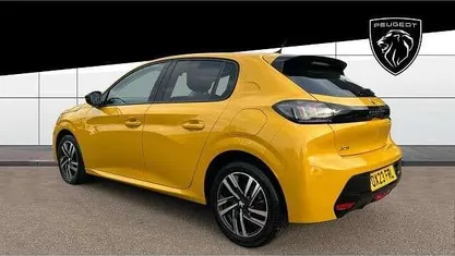Used Peugeot 208 Allure+ 102 HP (75 kW) 2023 Yellow Hatchback
