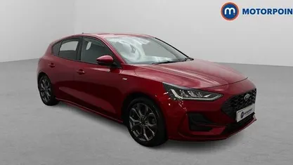 Used Ford Focus ST-Line 125 HP (91 kW) 2023 Red Hatchback