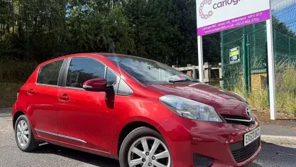 Used Toyota Yaris 69 HP (50 kW) 2013 Red Hatchback