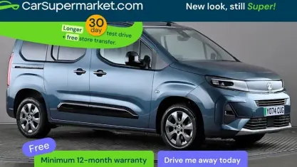 Usado Vauxhall Combo Ultimate 100 kW (136 HP) 2025 Azul Monovolume