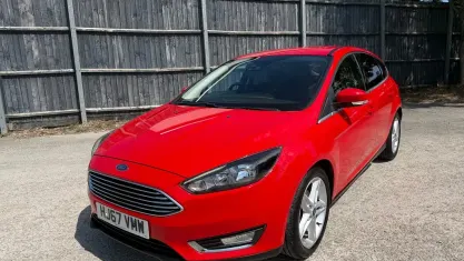 Used Ford Focus Titanium 125 HP (91 kW) 2017 Red Hatchback