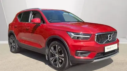 Used Volvo XC40 Inscription 197 HP (144 kW) 2022 Red SUV