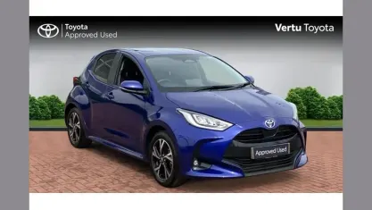 Used Toyota Yaris Design 116 HP (85 kW) 2025 Blue Hatchback