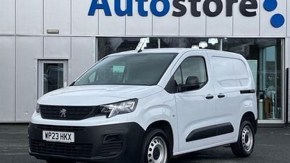 Usado Peugeot Partner Premium 102 HP (75 kW) 2023 Monovolume