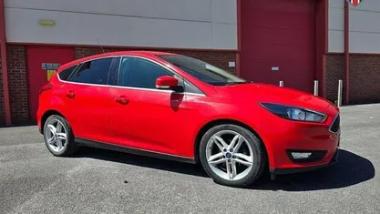 Used Ford Focus Zetec 116 HP (85 kW) 2014 Red Hatchback