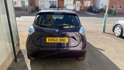 Used Renault Zoe Dynamique 80 kW (109 HP) 2018 Purple Hatchback