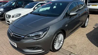 Second-hand Vauxhall Astra Elite 136 CP (100 kW) 2018 Gri Hatchback
