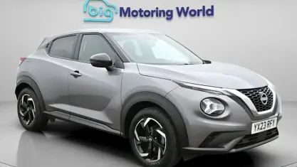 Begagnad Nissan Juke N-Connecta 114 HK (83 kW) 2023 Grå SUV