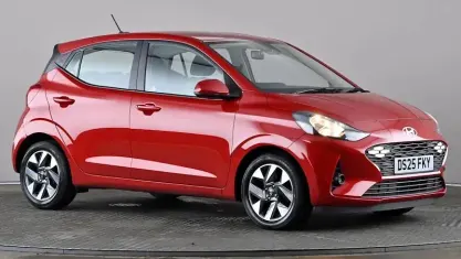 Used Hyundai i10 Advanced 63 HP (46 kW) 2025 Red Hatchback