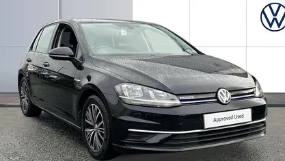 Used VW Golf VII SE 131 HP (96 kW) 2018 Hatchback