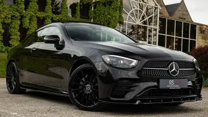 Usado Mercedes E300 AMG line 265 HP (194 kW) 2023 Preto Coupé